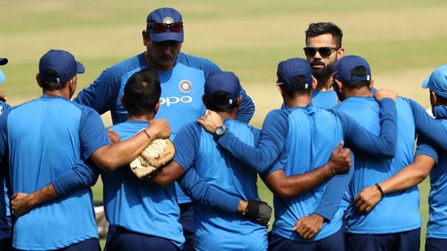 File image: Head coach Ravi Shastri and skipper Virat Kohli speak to the team.(Getty Images)