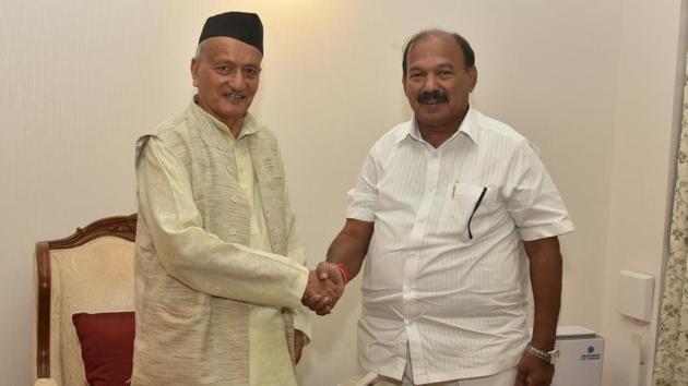 BJP MLA Kalidas Kolambkar being sworn-in as Speaker Protem by Maharashtra Governor Bhagat Singh Koshyari at Raj Bhavan in Mumbai, India, on Tuesday, November 26, 2019.(HT photo)