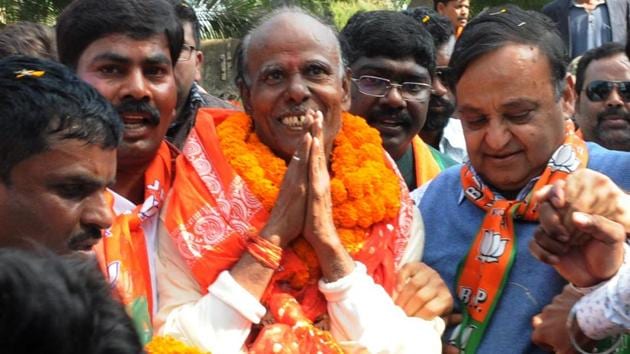 BJP candidate for Kanke assembly constituency Samri Lal with his supporters on way to file his nomination on the last day of nomination for 3rd phase of Jharkhand assembly election, Ranchi, on Monday, November 25, 2019.(Diwakar Prasad/ Hindustan Times)