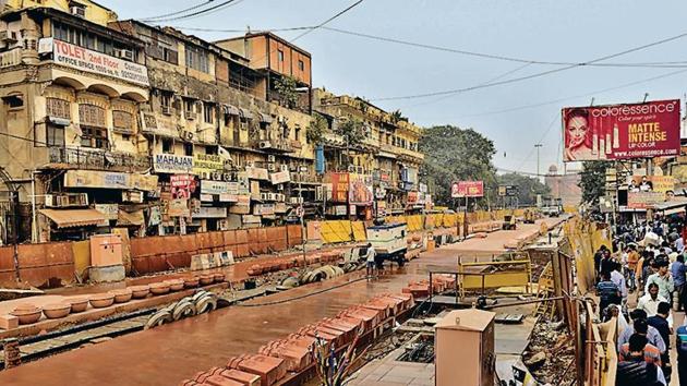 Work on the 300-metre stretch from Red Fort to Gurdwara Sis Ganj in Chandni Chowk was expected to be completed by November 30.(Sanchit Khanna/HT PHOTO) Work on the 300-metre stretch from Red Fort to Gurdwara Sis Ganj in Chandni Chowk was expected to be completed by November 30.(Sanchit Khanna/HT PHOTO)