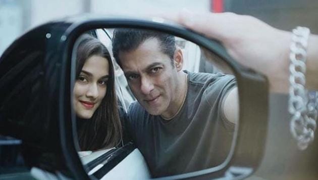 Dabangg 3 stars Salman Khan, Sonakshi Sinha and newcomer Saiee Manjrekar.(Instagram)