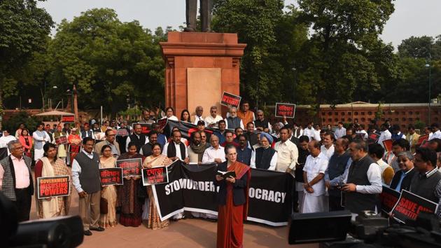 Opposition Boycotts Constitution Day Celebrations Over Maharashtra ...