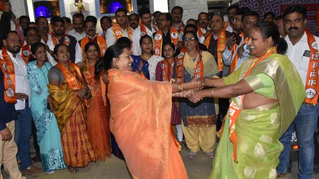Shiv Sena party workers celebrate at Babasaheb Ambedkar chowk in Pimpri.(HT PHOTO) Shiv Sena party workers celebrate at Babasaheb Ambedkar chowk in Pimpri.(HT PHOTO)