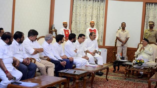 Mumbai: A group of leaders of Shiv Sena, NCP, Congress and allied parties called on the Governor of Maharashtra Bhagat Singh Koshyari at Raj Bhavan, Mumbai(PTI) Mumbai: A group of leaders of Shiv Sena, NCP, Congress and allied parties called on the Governor of Maharashtra Bhagat Singh Koshyari at Raj Bhavan, Mumbai(PTI)