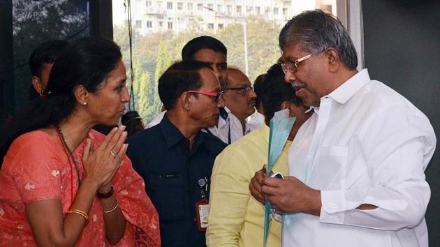 NCP leader and Lok Sabha MP Supriya Sule greets Sarriving MLAs at Vidhan Bhawan in Mumbai on Wednesday. Amid camaraderie and cheerful faces all around, some 283 of the total 288 newly-elected legislators of Maharashtra Legislative Assembly took oath of office at the Vidhan Bhavan on Wednesday afternoon. At the Vidhan Bhavan NCP MP Supriya Sule, Aaditya Thackeray and several Congress bigwigs warmly welcomed them. (ANI)