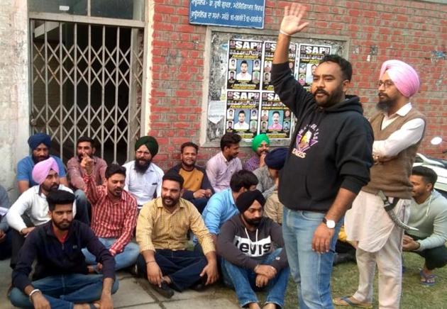 Students protesting outside the office of dean students welfare at Punjabi University in Patiala on Wednesday.(HT PHOTO)