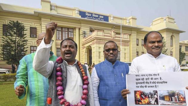 RJD MLA Shiv Chandra Ram raise slogans during a demonstration against the government for failing to control soaring prices of onions during the ongoing Winter Session of Bihar Assembly in Patna.(PTI) RJD MLA Shiv Chandra Ram raise slogans during a demonstration against the government for failing to control soaring prices of onions during the ongoing Winter Session of Bihar Assembly in Patna.(PTI)