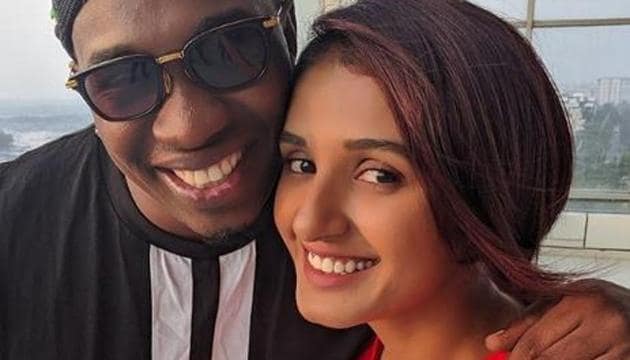 Dwayne Bravo arrives in India and poses with Shakti Mohan.