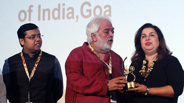 Director, Rahul Rawail felicitating Director and Producer, Farah Khan at the 50th International Film Festival of India (IFFI-2019), in Panaji on Wednesday.(ANI)