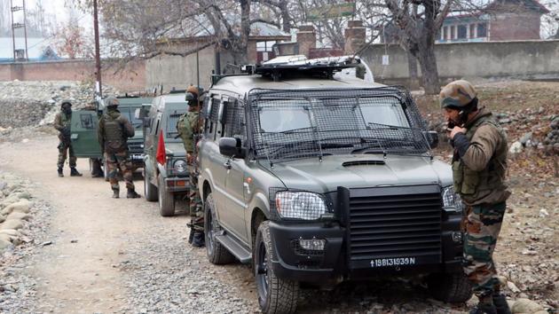 Army jawans stand guard in Anantnag. (ANI Photo (Representative image)) Army jawans stand guard in Anantnag. (ANI Photo (Representative image))