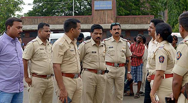 Mumbai police have booked two businessmen from Delhi for assault and extortion bid but are yet to arrest them. (Representative image/HT Photo) Mumbai police have booked two businessmen from Delhi for assault and extortion bid but are yet to arrest them. (Representative image/HT Photo)