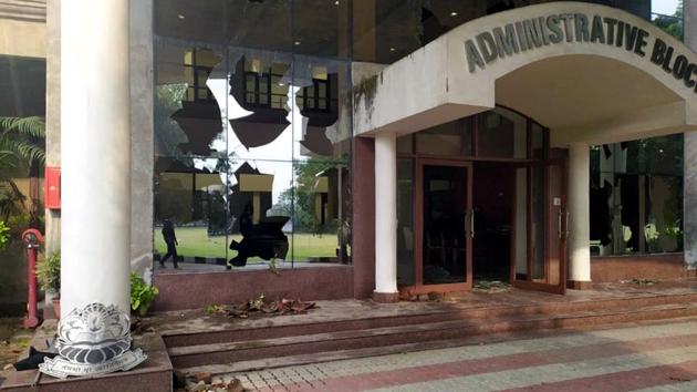 Students smashed windowpanes and air conditioners in the hostels, administrative block and several departments of RIMT university in Mandi Gobindgarh on Thursday.(HT PHOTO)