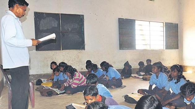 Teachers of those schools in MP, which have recorded the worst performance in three consecutive years and flunked two qualification exams, will be granted compulsory retirement, School Education Minister Prabhuram Chaudhary announced.(HT file/representative image) Teachers of those schools in MP, which have recorded the worst performance in three consecutive years and flunked two qualification exams, will be granted compulsory retirement, School Education Minister Prabhuram Chaudhary announced.(HT file/representative image)