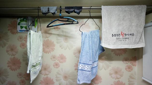 Laundry hung up to dry in Kim Jae-hoon's cubicle. The idea of dirt and gold spoons has resonated in popular culture in recent years. The film “Parasite” by Bong Joon Ho about two families at the opposite ends of the social spectrum has been a smash hit, winning the Cannes Palme d’Or. Even the hit boyband BTS, tackles the social divide, singing “Don’t call me a spoon! I am just a human” in the song “Fire”. (Kim Hong-Ji / REUTERS)