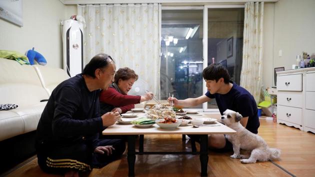 Hwang Hyeon-dong eats with his father and grandmother at the family home in Guri. The concept of dirt spoons and gold spoons exploded onto the political scene in recent years, undercutting support for liberal President Moon Jae-in. Moon came to power in 2017 on a platform of social and economic justice. Yet halfway through his five-year term, he has little progress to show the country’s youth. (Kim Hong-Ji / REUTERS)