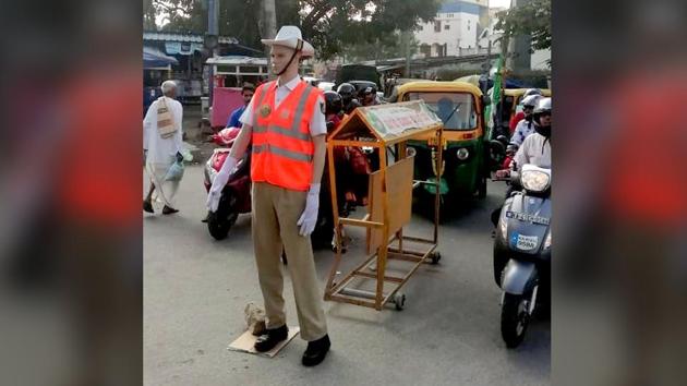 Bengaluru Police has deployed the life-size mannequins in different areas.(Twitter/@kengeritrfps)