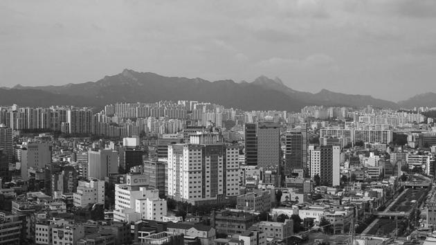 While differentiating a hanok from a haveli is obvious, it is difficult to do the same with a high-rise apartment in Seoul and one in Delhi. While differentiating a hanok from a haveli is obvious, it is difficult to do the same with a high-rise apartment in Seoul and one in Delhi.