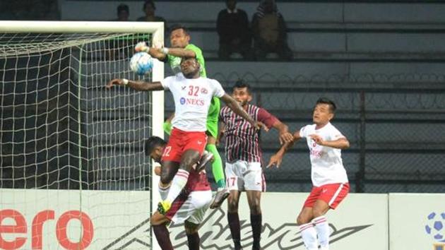 Mohun Bagan and Aizawl FC in action during I-League at Rabindra Sarobar Stadium in Kolkata. (Prateek Choudhury/Hindustan Times) Mohun Bagan and Aizawl FC in action during I-League at Rabindra Sarobar Stadium in Kolkata. (Prateek Choudhury/Hindustan Times)