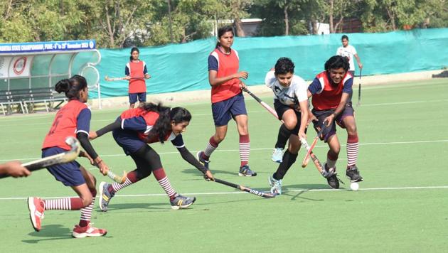 Players of Kolhapur and Sangli (red) in action during the state senior women’s hockey championship at Balewadi in Pune on Thursday.(HT PHOTO)
