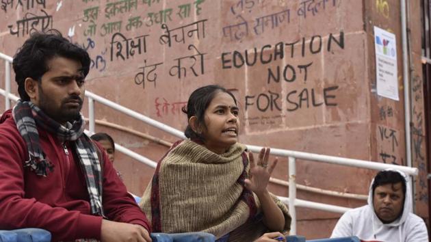 JNU President Aishe Ghosh addresses the media during a press conference in the presence of other JNU students, at JNU Freedom Square, JNU Campus on November 28, 2019.(Sanjeev Verma/HT PHOTO) JNU President Aishe Ghosh addresses the media during a press conference in the presence of other JNU students, at JNU Freedom Square, JNU Campus on November 28, 2019.(Sanjeev Verma/HT PHOTO)