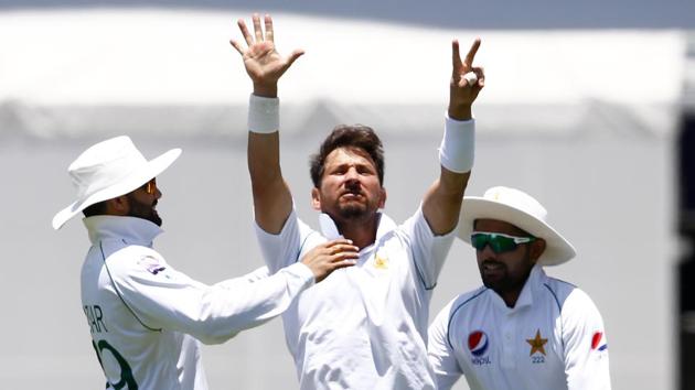 Pakistan's Yasir Shah, center, celebrates after he got the wicket of Australia's Steve Smith.(AP)