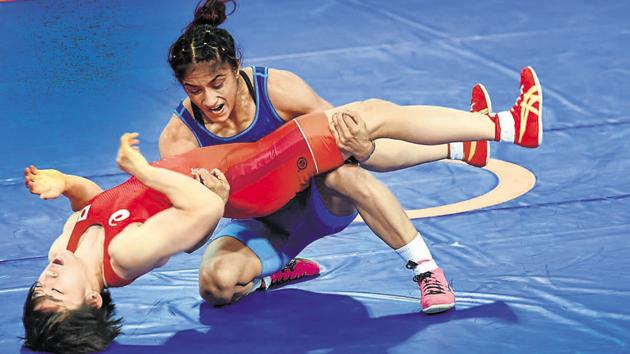 India's Vinesh Phogat (blue) in action against Japan's Yuki Irie during the final bout of women's freestyle 50 kg wrestling event, at the Asian Games 2018.(PTI)