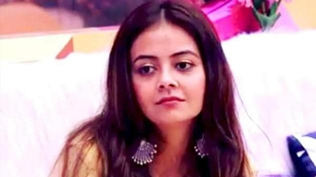 Bigg Boss 13 Weekend Ka Vaar written update day 59: Devoleena Bhattacharjee had to leave the house due on medical grounds as doctors have advised complete bed rest for her back pain.