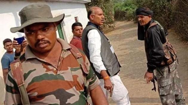 Congress candidate KN Tripathi (middle) of Jharkahnd’s Daltonganj assembly constituency flanked by bodyguards.(HT Photo)