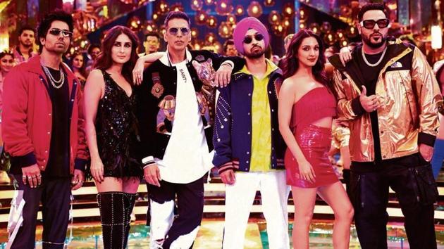 Akshay Kumar poses with co-stars Kareena and Diljit in a still.