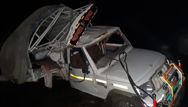 7 people killed after a pick up vehicle fell off a bridge in a river near Vinchur in Dhule(ANI)