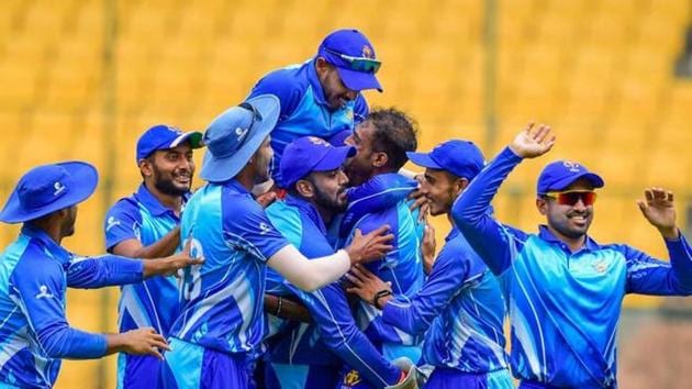 File photo of Karnataka team celebrating.(PTI)