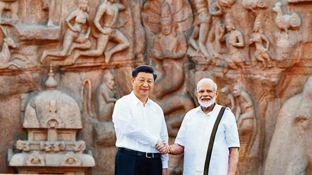 Prime Minister Narendra Modi with Chinese President Xi Jinping in Mamallapuram, Tamil Nadu, where the duo held informal talks in October.(AP)