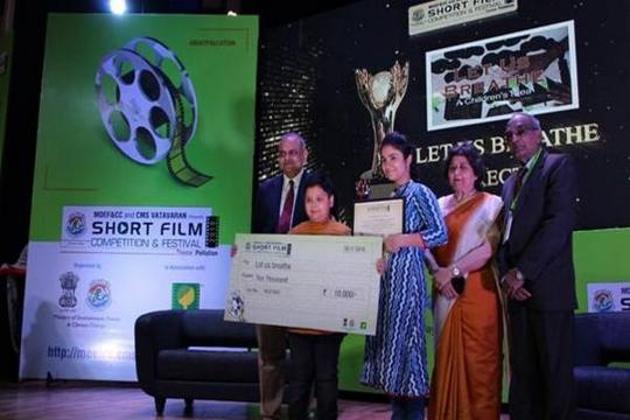School student receiving the award for his film at Centre for Media Studies VATAVARAN 2019. (ANI) School student receiving the award for his film at Centre for Media Studies VATAVARAN 2019. (ANI)