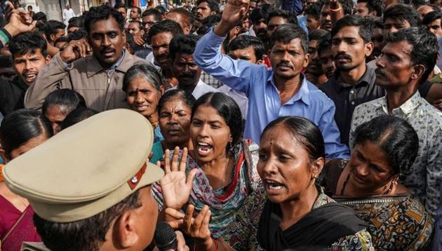 Demonstrators argue with a police officer during a protest against the alleged rape and murder of a 27-year-old woman in Shadnagar, on the outskirts of Hyderabad, November 30, 2019. REUTERS/Vinod Babu(REUTERS) Demonstrators argue with a police officer during a protest against the alleged rape and murder of a 27-year-old woman in Shadnagar, on the outskirts of Hyderabad, November 30, 2019. REUTERS/Vinod Babu(REUTERS)