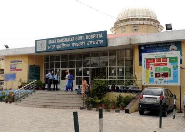 Parents of a stillborn have levelled allegations of negligence against a gynaecologist of Mata Kaushalya Hospital in Patiala.(HT FILE)