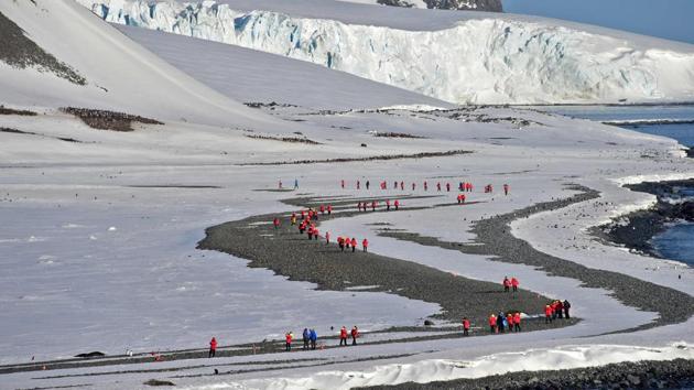 Tourists at the Yankee Harbour in the South Shetland Islands. The Antarctic Treaty, signed 60 years ago by 12 countries -- it now has 54 signatories -- declared the area a continent dedicated to peace and science, but tourism has gradually increased, with a sharp rise in the past few years. (Johan Ordonez / AFP) Tourists at the Yankee Harbour in the South Shetland Islands. The Antarctic Treaty, signed 60 years ago by 12 countries -- it now has 54 signatories -- declared the area a continent dedicated to peace and science, but tourism has gradually increased, with a sharp rise in the past few years. (Johan Ordonez / AFP)
