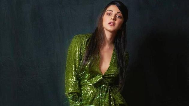 Kiara’s green sequinned pant-suit combo by Cinq à Sept was a bit of a dud. The suit worked better in concept and was quite a stunner, but just fell flat and looked ill-fitted on Kiara. The rest of the styling was passable. (INSTAGRAM)