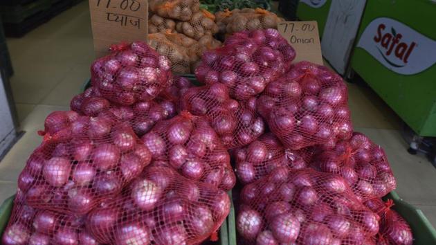 Onion prices in Odisha have ranged between Rs 50 and Rs 100 a kilo for over a month now(HT PHOTO)