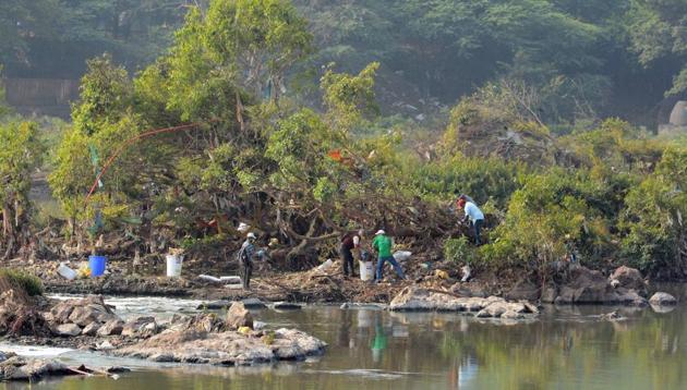 Residents and environmentalists clean the riverside at Salim Ali bird sanctuary to mark India rover day on November 30. There is an urgent need for residents to join in the effort to clean the city, including the riverside where garbage is being dumped regularly without any fear. (Shankar Narayan/HT PHOTO) Residents and environmentalists clean the riverside at Salim Ali bird sanctuary to mark India rover day on November 30. There is an urgent need for residents to join in the effort to clean the city, including the riverside where garbage is being dumped regularly without any fear. (Shankar Narayan/HT PHOTO)