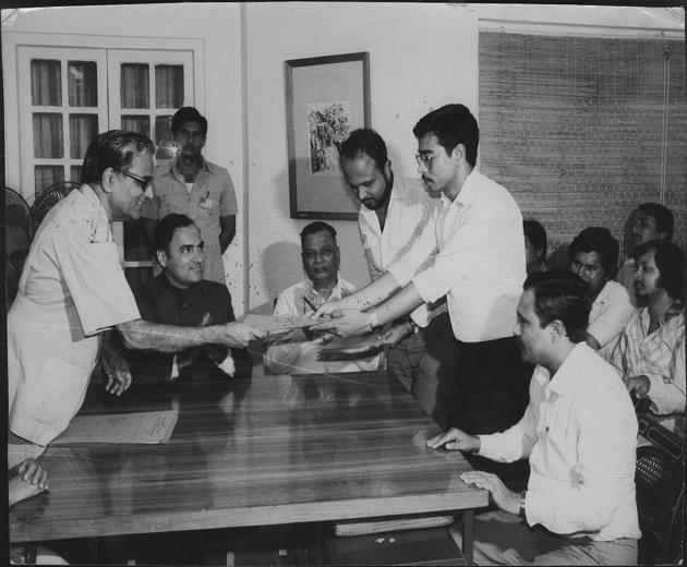 The Assam Accord: Prafulla Kumar Mahanta and Bhrigu Phukan (both standing, centre) accepting the document from RD Pradhan, Home Secretary (L), in the presence of PM Rajiv Gandhi and Shankarrao Chavan, CM of Maharashtra (both seated, centre), and members of the All Assam Students Union on August 31, 1985. (HT Photo) The Assam Accord: Prafulla Kumar Mahanta and Bhrigu Phukan (both standing, centre) accepting the document from RD Pradhan, Home Secretary (L), in the presence of PM Rajiv Gandhi and Shankarrao Chavan, CM of Maharashtra (both seated, centre), and members of the All Assam Students Union on August 31, 1985. (HT Photo)