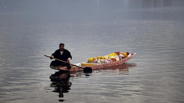 Jammu and Kashmir, Nov 30 (ANI): A boatman carries flowers as he rows his Shikara on a winter sunny day at the Dal lake in Srinagar on Saturday. (ANI Photo) Jammu and Kashmir, Nov 30 (ANI): A boatman carries flowers as he rows his Shikara on a winter sunny day at the Dal lake in Srinagar on Saturday. (ANI Photo)