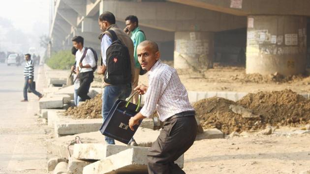 A physically challenged man tries to cross a road, Sheetla Mata road, near bus stand, in Gurugram, Friday, 29 November 2019. (Yogendra Kumar/HT PHOTO) A physically challenged man tries to cross a road, Sheetla Mata road, near bus stand, in Gurugram, Friday, 29 November 2019. (Yogendra Kumar/HT PHOTO)