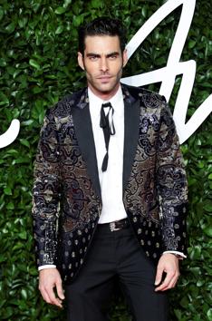 Spanish model Jon Kortajarena poses as he arrives at the Fashion Awards 2019 in London, Britain December 2, 2019. REUTERS/Lisi Niesner (REUTERS)