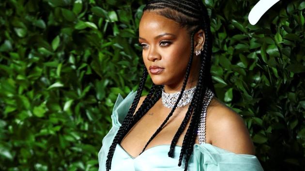 Singer Rihanna poses as she arrives at the Fashion Awards 2019 in London, Britain December 2, 2019. REUTERS/Lisi Niesner (REUTERS)