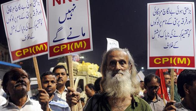 CPI(M) supporters stage a protest against the National Register of Citizens (NRC) in Kolkata.(ANI) CPI(M) supporters stage a protest against the National Register of Citizens (NRC) in Kolkata.(ANI)