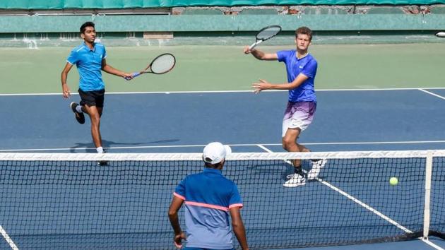 Dev Javia and Kazakhstan’s Rostislav Galfinger walloped the team of Aditya Chopra and Girish Chougle in the doubles. (Ravi Joshi/HT Photo) Dev Javia and Kazakhstan’s Rostislav Galfinger walloped the team of Aditya Chopra and Girish Chougle in the doubles. (Ravi Joshi/HT Photo)