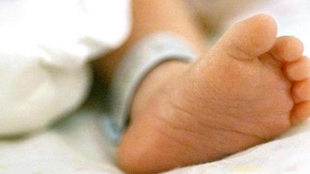 The three-year--old who was vomiting and was turned away by two hospitals in Lucknow.(Representative image/HT PHOTO)