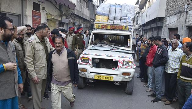 Locals and family members of the victim, Harshit Kaushal where the pick-up jeep crushed him to death near Gokul Road in old city area on Wednesday. After the incident, the driver of the jeep fled on foot, following which the locals vandalised the vehicle.(Harsimar Pal Singh/)