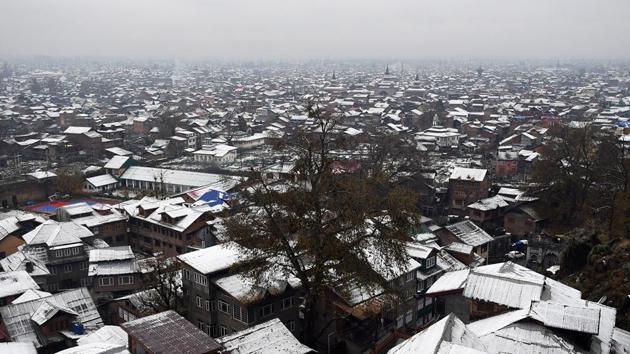 A view of snow covered roofs of the residential houses after fresh snowfall in Srinagar on Thursday.(ANI Photo)
