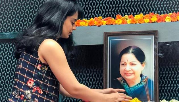 Kangana Ranaut offers flowers on Jayalalithaa’s portrait on her death anniversary. Kangana Ranaut offers flowers on Jayalalithaa’s portrait on her death anniversary.